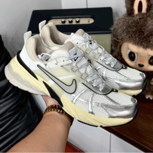 Giày cầu lông Nike có thiết kế thời trang, thể thao